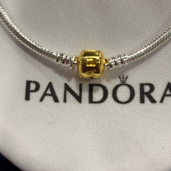 Pandora Silver Bracelet with 18K Gold Plated Clasp. NWOT. 20 cm. - Picture 4 of 5